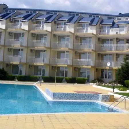 1 Bed Apt, Close To Apartment
