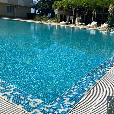 1 Bed Apt, Close To Apartament