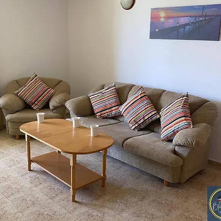 1 Bed Apt, Close To Apartament