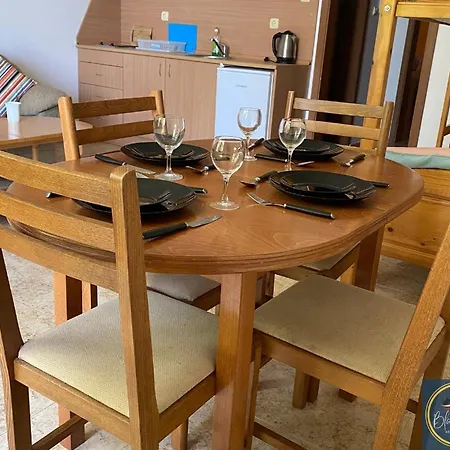 1 Bed Apt, Close To