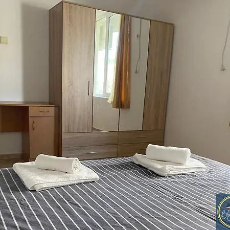 1 Bed Apt, Close To * Ravda