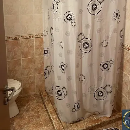 1 Bed Apt, Close To Apartament *